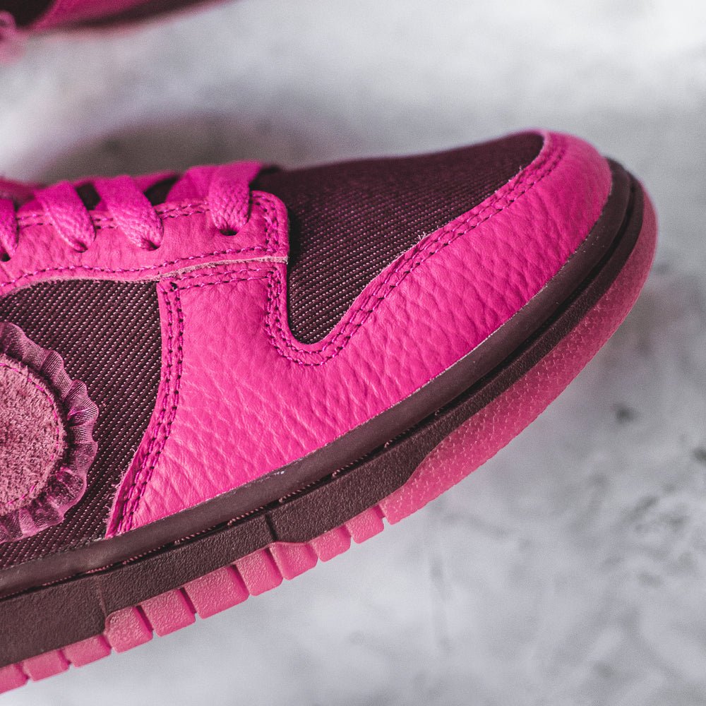 Nike Dunk Low Valentine's Day (2022) (W)